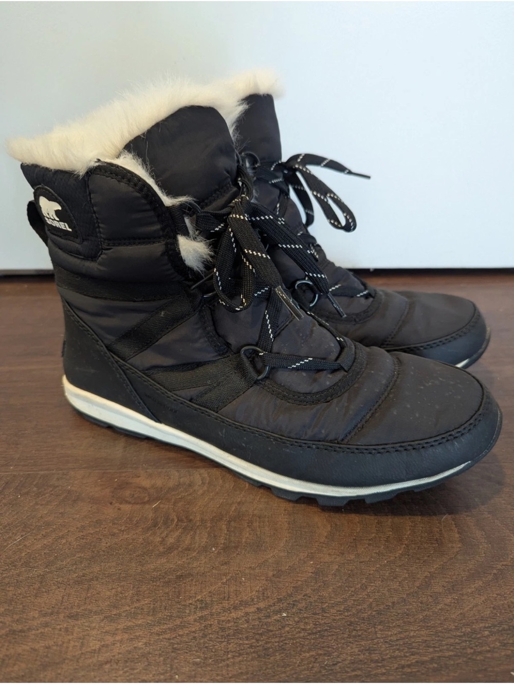 Sorel Women's Black Winter Lace-Up Boots with White Faux Fur Collar